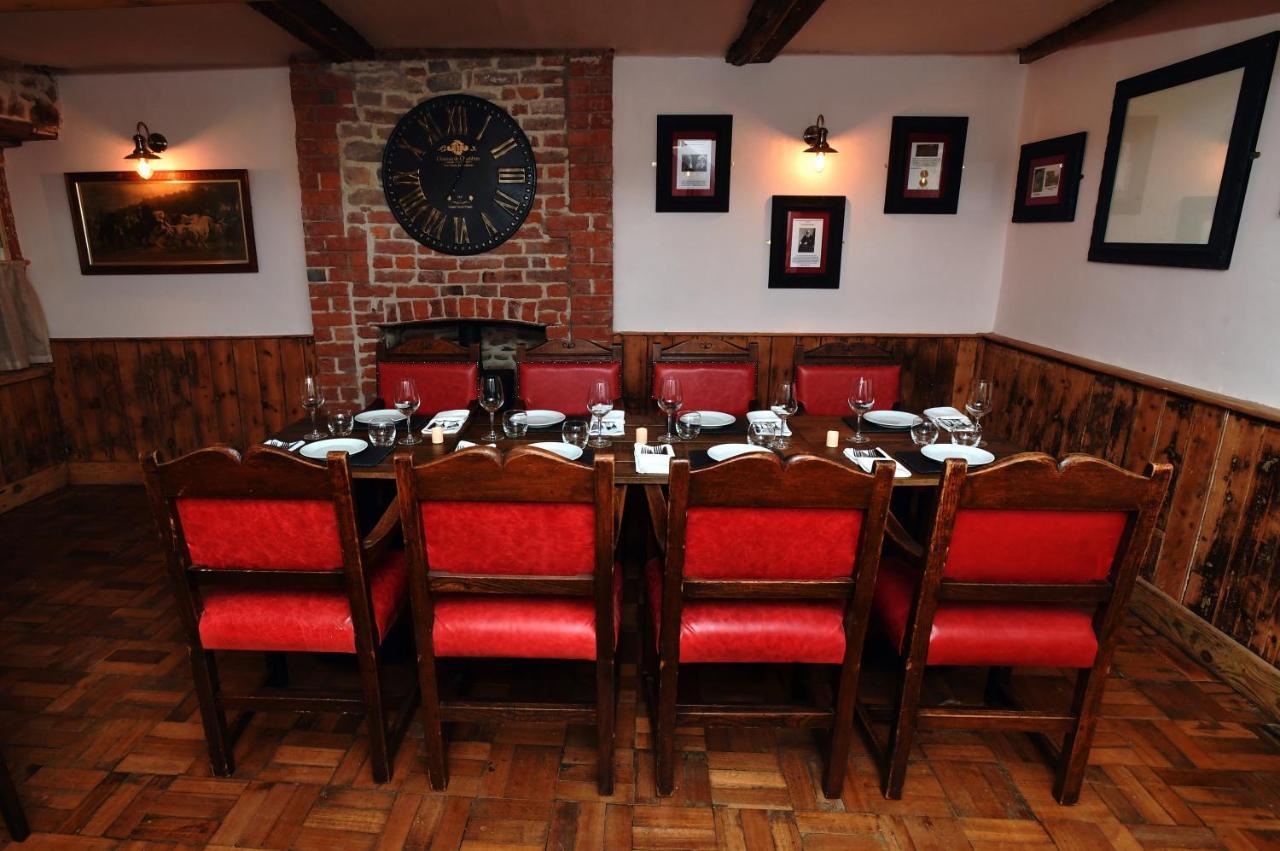 Alfred Russel Wallace Restaurant With Rooms Usk Dış mekan fotoğraf